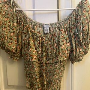 Green Floral Puffed Sleeves Top